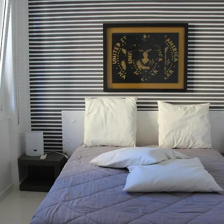 Apartment Mondrian